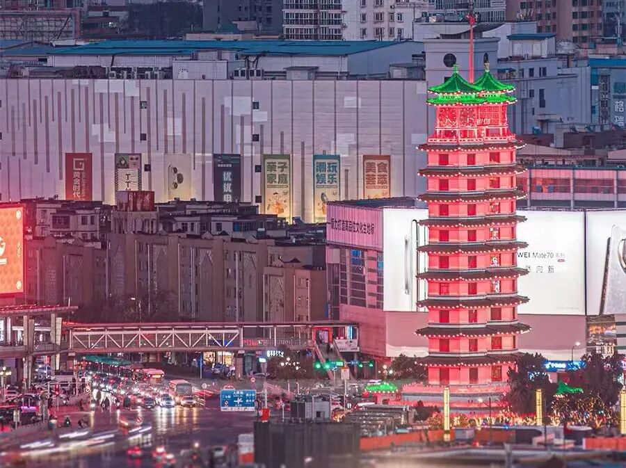 郑州的城市品牌战略只需要抓好一个字：“中！”
