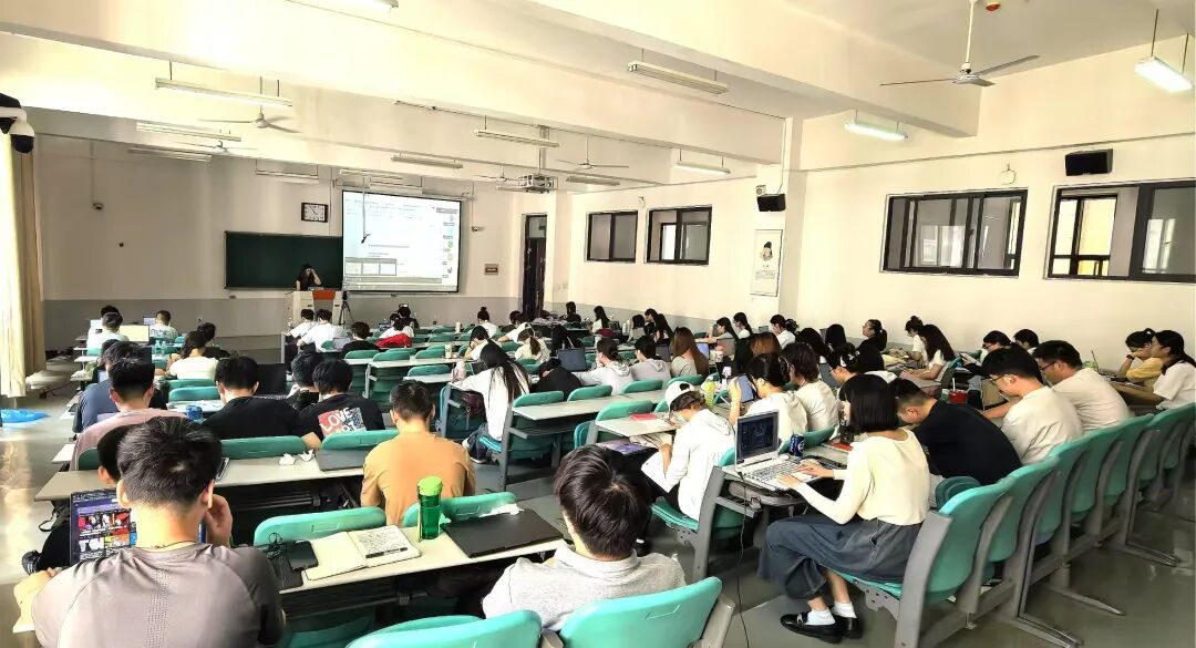 进化学堂走进河南农大，AI创客孵化营课程启动